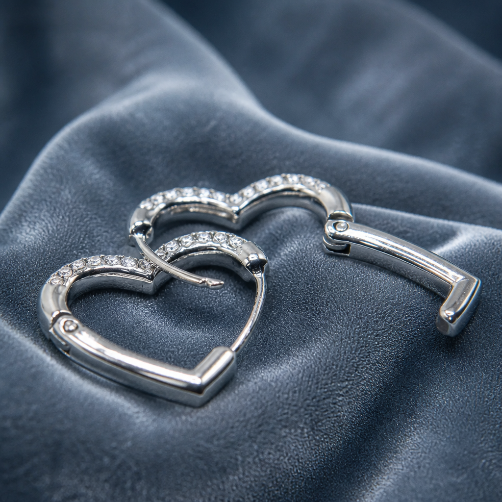 Orecchini a Cerchio a Cuore in Acciaio Inox 316L con Zirconi