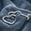 Orecchini a Cerchio a Cuore in Acciaio Inox 316L con Zirconi