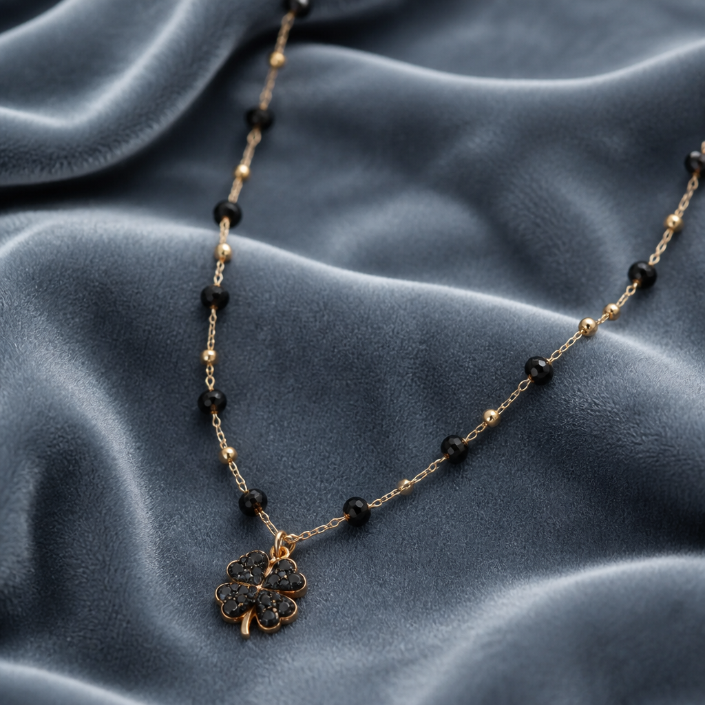 Collana Portafortuna con Pendente Quadrifoglio e Cristalli in Acciaio 316L